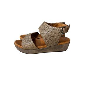 Gentle Souls Womens Strappy Leather Platform Sandals With Adjustable Buckle - Si